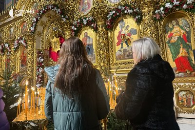 У Києві в Михайлівському соборі віряни зібралися на різдвяний Святвечір У Києві в Михайлівському соборі віряни зібралися на різдвяний Святвечір