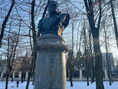 Генералам і комунарам: у Дніпрі пропонують демонтувати три пам'ятники радянської епохи Генералам і комунарам: у Дніпрі пропонують демонтувати три пам'ятники радянської епохи