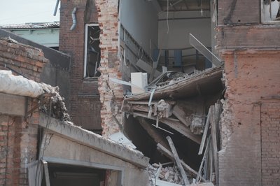 Наслідки російських ударів дронами по Салтівському району Наслідки російських ударів дронами по Салтівському району