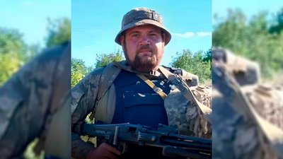 На Чернігівщині поховали чотирьох бійців, які загинули на фронті На Чернігівщині поховали чотирьох бійців, які загинули на фронті