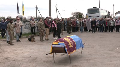 Мріяв одягнути вишиванку і навідати маму: з воїном зі Шрі-Ланки попрощалися на Рівненщині Мріяв одягнути вишиванку і навідати маму: з воїном зі Шрі-Ланки попрощалися на Рівненщині