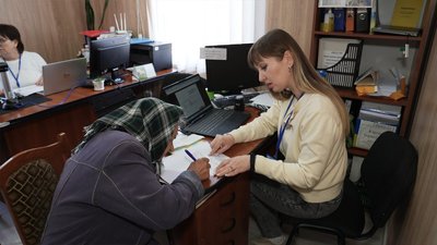 "Є потреба доїзду до людей": у громаді на Кіровоградщині запрацював мобільний офіс надання адмінпослуг "Є потреба доїзду до людей": у громаді на Кіровоградщині запрацював мобільний офіс надання адмінпослуг