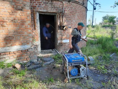 "Це так все щоденно. До вибухів ми звикли": в Оріхові під обстрілами армії РФ працюють комунальні служби та одна лікарка