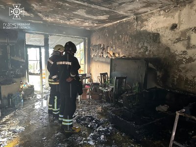 В Одесі через пожежу госпіталізували чоловіка та дівчинку В Одесі через пожежу госпіталізували чоловіка та дівчинку