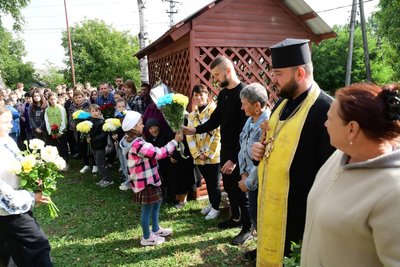 У селі на Вінниччині зустріли звільненого з полону Андрія Мазурика У селі на Вінниччині зустріли звільненого з полону Андрія Мазурика