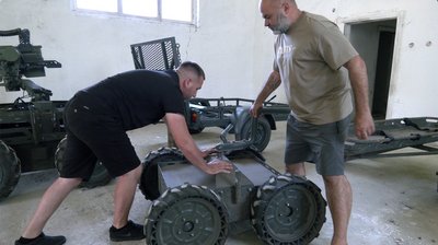 "Примари" для фронту: на Черкащині виготовляють багатофункціональні наземні дрони "Примари" для фронту: на Черкащині виготовляють багатофункціональні наземні дрони