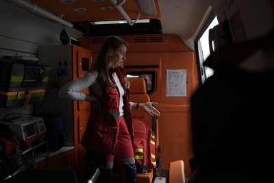 "Я бачу потерпілих і страх зникає". Історія лікарки швидкої медичної допомоги Олександри Рябцевої "Я бачу потерпілих і страх зникає". Історія лікарки швидкої медичної допомоги Олександри Рябцевої