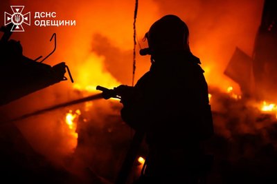 Нічна атака РФ на Одесу: пошкоджено промисловий об’єкт та релігійну споруду Нічна атака РФ на Одесу: пошкоджено промисловий об’єкт та релігійну споруду