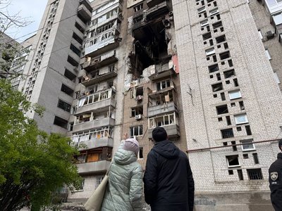 Удар по багатоповерхівці Дніпра 23 квітня: що відбувається на місці атаки Удар по багатоповерхівці Дніпра 23 квітня: що відбувається на місці атаки