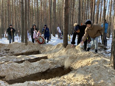 Перепоховання загиблих під час окупації Ізюма. 8 лютого 2023 Перепоховання загиблих під час окупації Ізюма. 8 лютого 2023