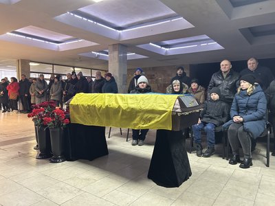 "Не хотів стояти осторонь": у Кременчуці попрощалися з воїном Іваном Сушком