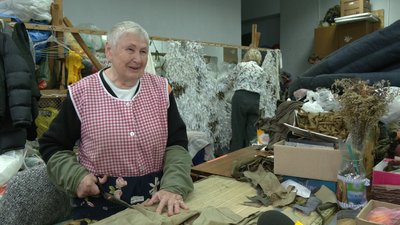Або ти воюєш, або допомагаєш: як чернігівські волонтери плетуть сітки, роблять маскувальні костюми та матраци для ЗСУ Або ти воюєш, або допомагаєш: як чернігівські волонтери плетуть сітки, роблять маскувальні костюми та матраци для ЗСУ