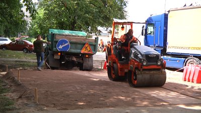 У місцях, де встановлять модульні укриття, розчищають територію У місцях, де встановлять модульні укриття, розчищають територію