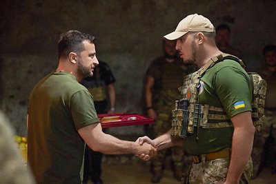 Президент Зеленський нагороджує Вадима Сухаревського орденом Золота Зірка 18 червня 2022 року Президент Зеленський нагороджує Вадима Сухаревського орденом Золота Зірка 18 червня 2022 року