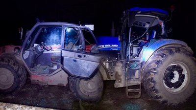 "Ланцетом" по сільськогосподарському підприємству: внаслідок атаки РФ на прикордонні Чернігівщини пошкоджений трактор "Ланцетом" по сільськогосподарському підприємству: внаслідок атаки РФ на прикордонні Чернігівщини пошкоджений трактор