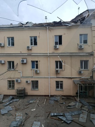 Внаслідок російського артобстрілу пошкоджені приміщення Суспільного Херсон Внаслідок російського артобстрілу пошкоджені приміщення Суспільного Херсон