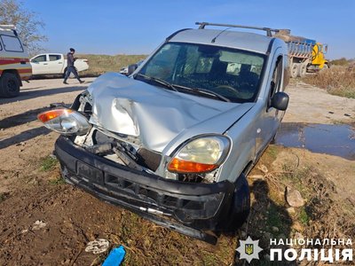 Поліцейські встановлюють обставини смертельної ДТП на Херсонщині Поліцейські встановлюють обставини смертельної ДТП на Херсонщині