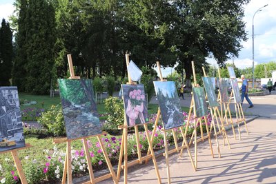 На Житомирщині провели гастрономічний ярмарок — зібрані гроші передадуть на автівки для групи ППО та на авто для фронту На Житомирщині провели гастрономічний ярмарок — зібрані гроші передадуть на автівки для групи ППО та на авто для фронту