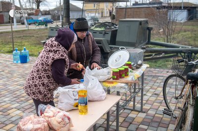 "Пакунки тепла" та мобільні пункти допомоги: як підтримували одеситів під час тривалого блекауту