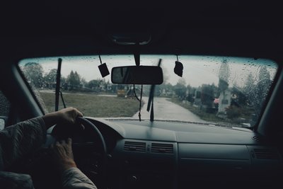 Автомобіль, цвинтар, кладовище Автомобіль, цвинтар, кладовище