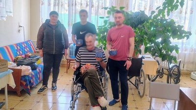"Усіх нас об’єднало одне спільне велике горе — війна": волонтерки Хмельниччини підтримують військових на Великдень "Усіх нас об’єднало одне спільне велике горе — війна": волонтерки Хмельниччини підтримують військових на Великдень