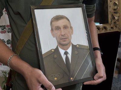 У Полтаві попрощались із трьома воїнами: Сергієм Лук'янцем, Станіславом Малюною, та Євгеном Савенковим У Полтаві попрощались із трьома воїнами: Сергієм Лук'янцем, Станіславом Малюною, та Євгеном Савенковим