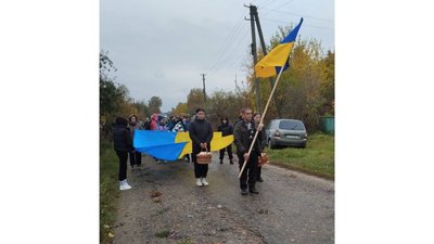 На Чернігівщині попрощалися з п'ятьма захисниками України, які загинули на фронті На Чернігівщині попрощалися з п'ятьма захисниками України, які загинули на фронті