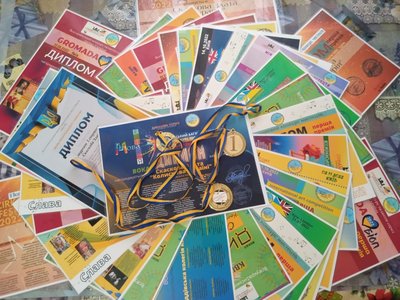 Школярка з Житомирщини Злата Скаскова за рік здобула п'ять гран-прі і 40 дипломів різних пісенних конкурсів Школярка з Житомирщини Злата Скаскова за рік здобула п'ять гран-прі і 40 дипломів різних пісенних конкурсів