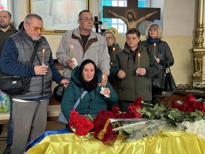 Загинув на Донеччині. У Херсоні провели в останню путь військовослужбовця Миколу Кіхтана Загинув на Донеччині. У Херсоні провели в останню путь військовослужбовця Миколу Кіхтана