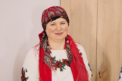 Катають яйця на могилах, кладуть цукерки й паски біля поховань та моляться: як відзначають Проводи на Сумщині Катають яйця на могилах, кладуть цукерки й паски біля поховань та моляться: як відзначають Проводи на Сумщині