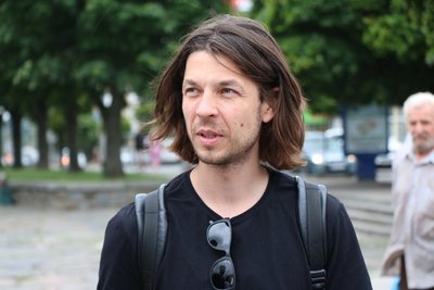 У Житомирі підприємці зібрали гроші на авто для 95 бригади, продаючи брелоки із уламків збитого СУ-25 У Житомирі підприємці зібрали гроші на авто для 95 бригади, продаючи брелоки із уламків збитого СУ-25