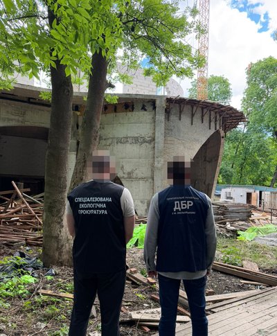 Незаконне будівництво, за версією слідства, на території парку імені Чекмана