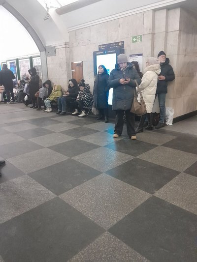 Масована атака РФ на Україну: на Київщині працює ППО, у столиці люди перечікують тривогу у метро Масована атака РФ на Україну: на Київщині працює ППО, у столиці люди перечікують тривогу у метро