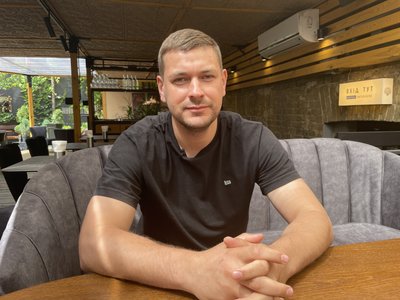Херсонський бар у центрі Києва. Як підприємець релокував бізнес до столиці й зберіг його атмосферу Херсонський бар у центрі Києва. Як підприємець релокував бізнес до столиці й зберіг його атмосферу