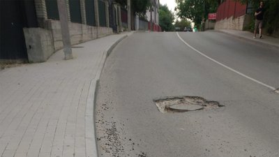 У Чернівцях на вулиці Кармелюка відремонтували: чому недоліки усував Міськшеп, а не колишній підрядник У Чернівцях на вулиці Кармелюка відремонтували: чому недоліки усував Міськшеп, а не колишній підрядник