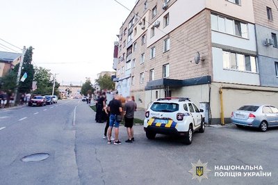 погрожував гранатою погрожував гранатою