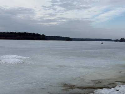 Риболовля на тонкій кризі в Житомирі: наскільки безпечний лід на Тетереві Риболовля на тонкій кризі в Житомирі: наскільки безпечний лід на Тетереві