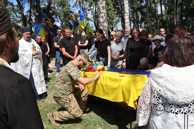 В Охтирці попрощалися зі штурмовиком-кулеметником Ігорем Лапіним В Охтирці попрощалися зі штурмовиком-кулеметником Ігорем Лапіним