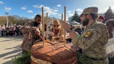 У місті на Волині до Великодня спекли 200-кілограмову паску У місті на Волині до Великодня спекли 200-кілограмову паску