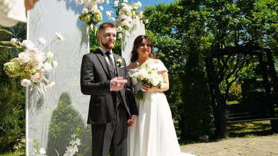 “У нас немає мая, у нас травень, тому ми маятись не будемо”: історія кохання воїна ЗСУ та його нареченої “У нас немає мая, у нас травень, тому ми маятись не будемо”: історія кохання воїна ЗСУ та його нареченої