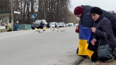 Поховання на Чернігівщині: в останню путь провели 7 військових Поховання на Чернігівщині: в останню путь провели 7 військових