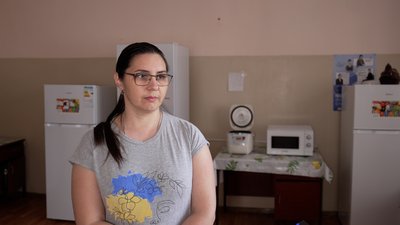 У Славутичі в приміщенні лікарні облаштували ще один поверх під прихисток для переселенців: який вигляд він має У Славутичі в приміщенні лікарні облаштували ще один поверх під прихисток для переселенців: який вигляд він має
