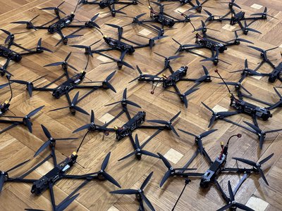 На Рівненщині запустили виробництво FPV-дронів для військових На Рівненщині запустили виробництво FPV-дронів для військових