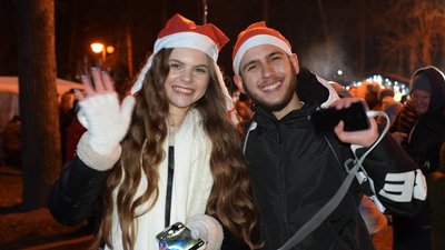 Івано-Франківськ, свято, пара, люди, хлопець і дівчина Івано-Франківськ, свято, пара, люди, хлопець і дівчина