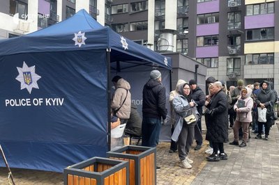 "Не встигли відчинити двері, як уже приліт": мешканці Солом'янського району розповіли про нічну атаку РФ "Не встигли відчинити двері, як уже приліт": мешканці Солом'янського району розповіли про нічну атаку РФ