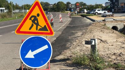 «Хоч би дійти живою»: мешканці села під Луцьком домоглися облаштування зупинок та «зебри»