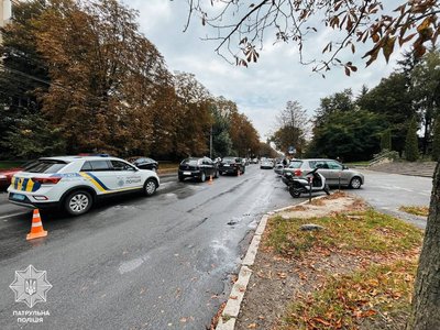 У Вінниці патрульні почали оформлювати ДТП у електронному форматі У Вінниці патрульні почали оформлювати ДТП у електронному форматі
