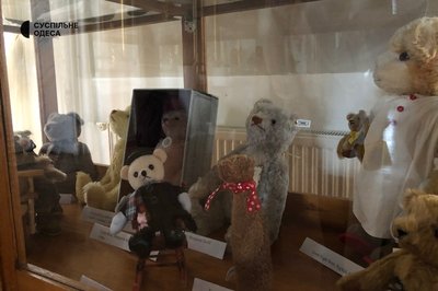 До 120 ювілею Тедді: в музеї Одеси представили виставку іграшкових ведмедів До 120 ювілею Тедді: в музеї Одеси представили виставку іграшкових ведмедів