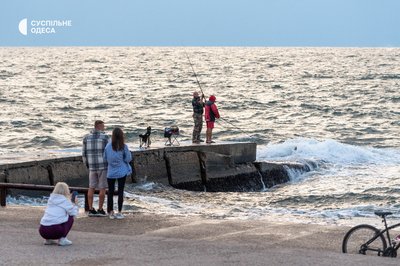 Вересневі ранки на Ланжероні: спорт, риболовля та прогулянки біля моря в Одесі, фоторепортаж