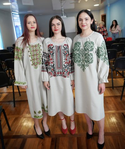 В Житомирі напередодні Дня вишиванки показали колекції вишитих суконь В Житомирі напередодні Дня вишиванки показали колекції вишитих суконь